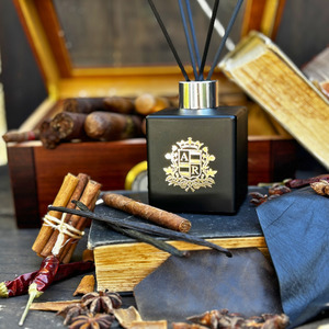 Diffuser: Spicy Tobacco Reed Diffuser