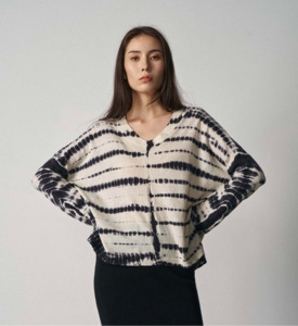 Products: N.2119D FINE KNIT SUMMER DYE V-NECK Alegar