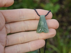 Inanga Pounamu pekapeka / bat — A Carved Piece Pounamu