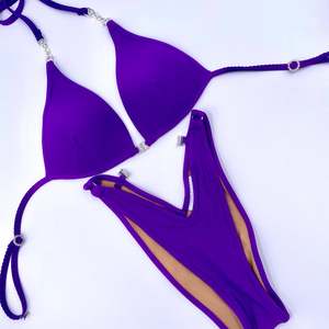 Posing Bikinis: Posing Figure Suits