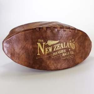 Grooming Pamper: Moana RD - Vintage-look Rugby Ball - Sponge Bag