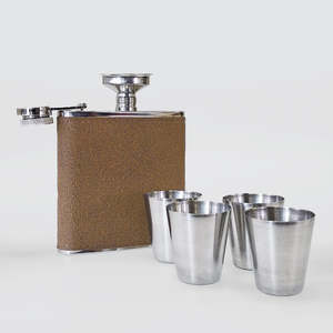 Cocktail Bar Accessories: Stainless Hip-Flask Set With 4 Shot Glasses - Tan