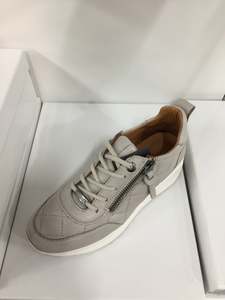 Shoes: CARMELA PIELHIELO