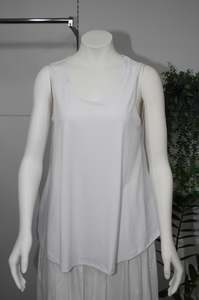 SLEEVLESS TANK TOP