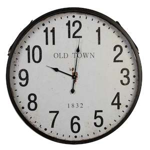 Baskets: OLD TOWN IRON CLOCK