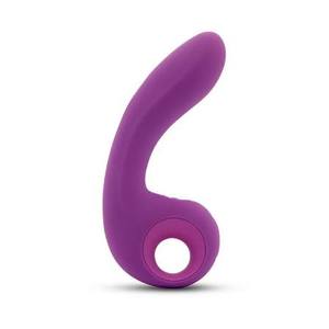 Nu-Senselle Raine tapping vibe