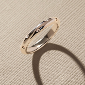 Womens Wedding Bands: Hammer Set Diamond Ring