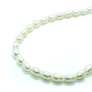 Pearl Beads: Freshwater Pearls A Grade 4-5mm x 18cm length