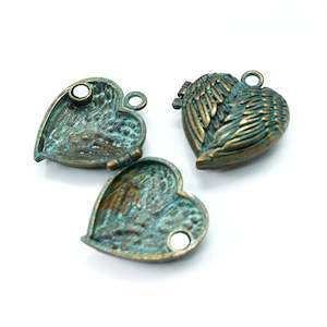 Metal Pendants: Angel Wing Hinged Locket  31mm x 30mm