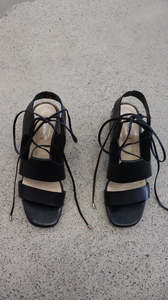 Shoes 1: MI PIACI Heels 39