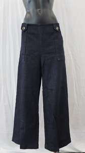 Bottoms: K I L T Jeans 12