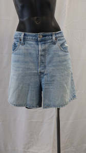 Bottoms: Levi Strauss & CO Shorts L