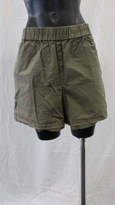 Calvin Klein Shorts L