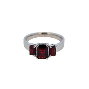 Garnet: Sterling Silver 'Trielle' Trilogy Garnet Ring