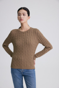 Design Lounge: Classic Cable Round Neck Cable Knit Sweater