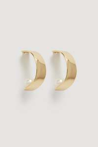 Jewellery: Kai Hoop