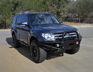 Mitsubishi Pajero: XROX Bull Bar for Mitsubishi Pajero LWB NS 2006-Onwards