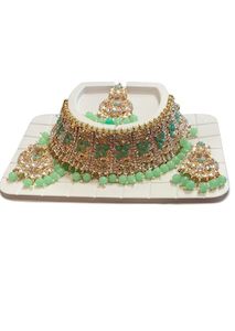 Jewellery: Light Green & Gold Necklace Set