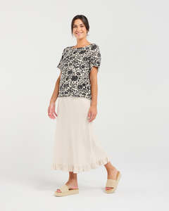 Blackstone: Blackstone Lydia Frill Trim S/Sleeve top-Vintage Rose Black