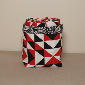 Baskets: Fabric pot - Tukutuku