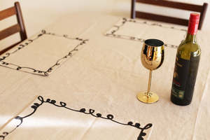 Table: Curly border placemat
