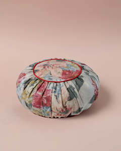 Cushions: 'Hana' round cushion