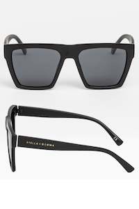 Sunglasses: Lucie Sunnies - Matt Black