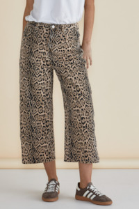 Bella Relaxed Crop Jeans - Leopard