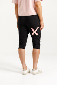 Apartment Pant 3/4 - Black With Blossom Berry Cross