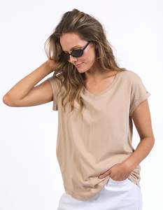 Manly Vee T-Shirt - Oatmeal