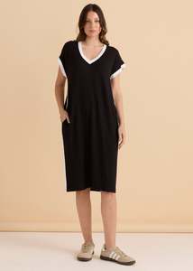 Larger Sizes: Tula T-Shirt Dress - Black/White