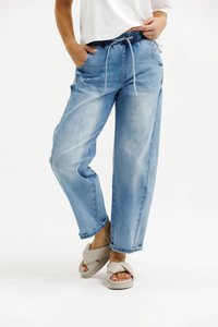 Homelee: Homelee Barrel Jeans - Sky Wash