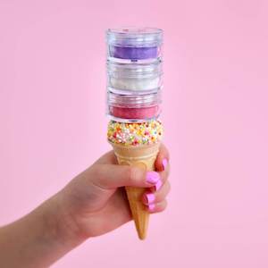 No Nasties Play Makeup: Shimmery Eyeshadow