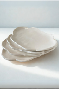Kumo Ceramic Cake Plate — Elegant Tableware Collection