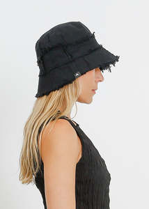 Winter Hats: WYATT REVERSIBLE HAT / BLACK