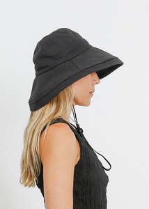 Winter Hats: SAYA HAT / BLACK