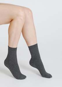 Accessories: DREW SOCKS / CHARCOAL