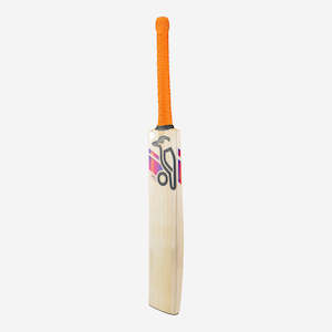 Bats: Aura Pro 7.0 Cricket Bat