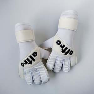 Frontpage: Altro Glove I - 2025 // Contact