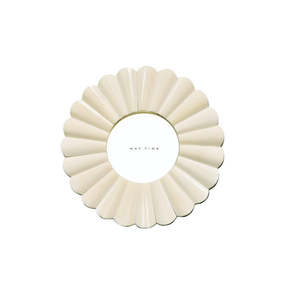 Single Scalloped Round Cream Photo Frame