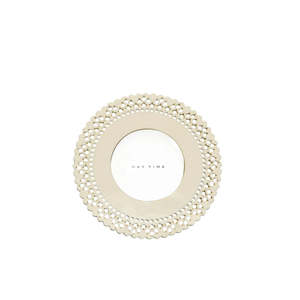 Picture Frames: Dotted Round Frame: Cream