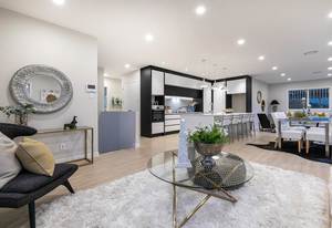 Home Staging Gallery: Red Beach