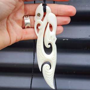 Bone Carings: XXL Natural Hand Carved Maori Bone Carving Pendant Necklace - Manaia