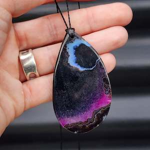 Dyed Agate Free Shape Pendant Necklace (1BBB273)