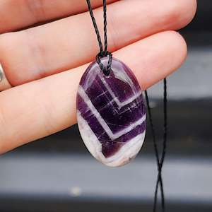 Gemstone Pendants: Natural Amethyst Oval Pendant Necklace (1BBB290)