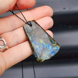 Natural Labradorite Toki Pendant Necklace (1BBB287)