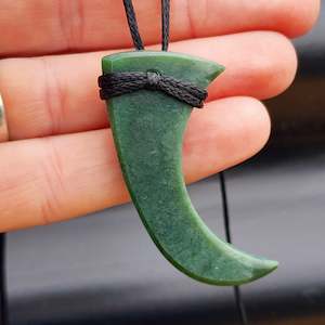 Nz Greenstone Pounamu: NZ Greenstone Pounamu Hook Pendant Necklace (N215)