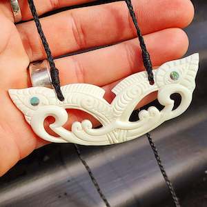 Natural Maori Bone Carving Pendant Necklace - Pekapeka Plate Pendant
