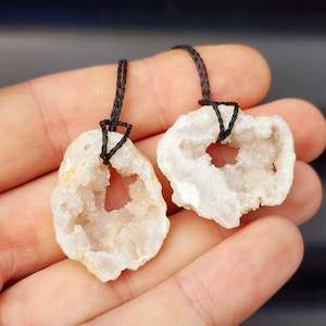 Gemstone Pendants: Natural Agate Druzy Pendant Necklaces