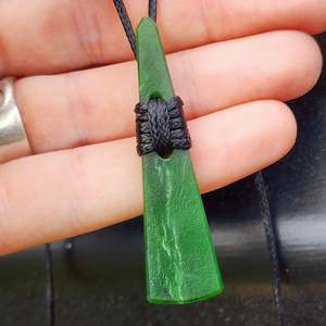 NZ Greenstone Pounamu Toki Pendant Necklace (N449)